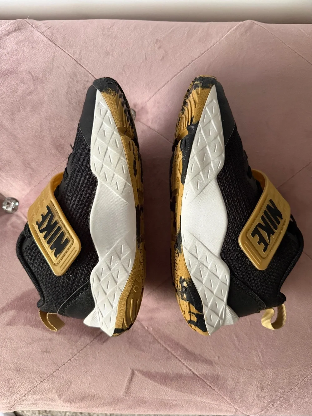 Nike Kids Boys Hustle D12 Basketball Sneakers Size 1 Youth
